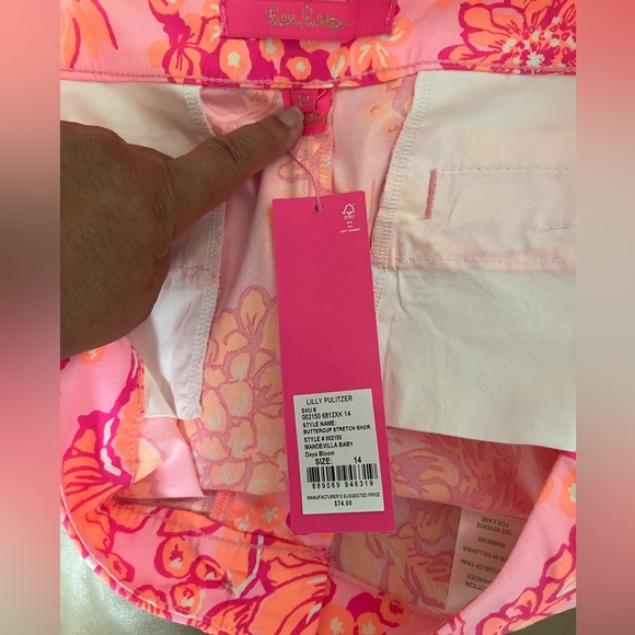 NWT Lilly Pulitzer Buttercup stretch shorts Days Bloom 14 - Picture 4 of 4
